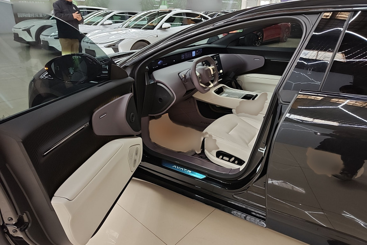阿维塔12 2024款 700 三激光后驱奢享版中控内饰7003