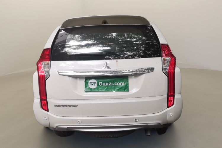 三菱 帕杰罗(进口) 2019款 3.0L 自动标准版车身外观6