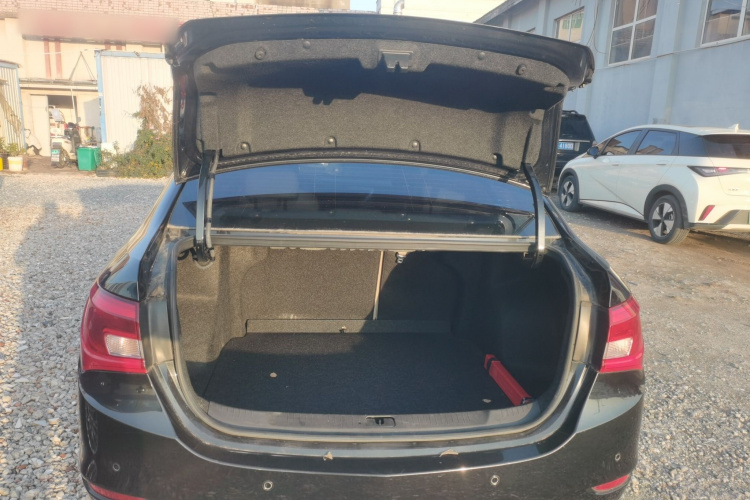 别克 英朗 2015款 15N 自动豪华型机舱底盘23