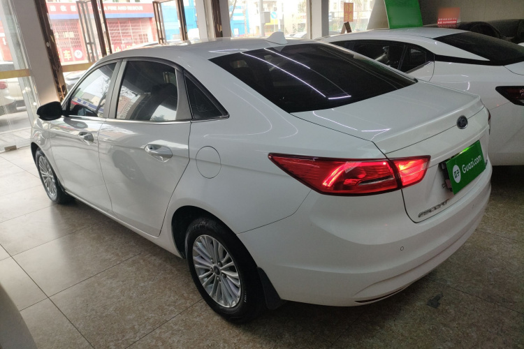 福特 福睿斯 2017款 改款 1.5L 自动舒适型车身外观4