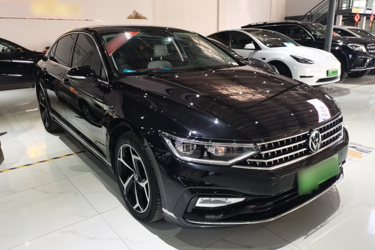 大众 迈腾 2023款 200万辆纪念版 330TSI DSG领先型车身外观3