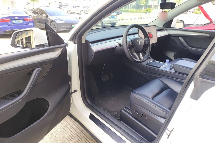 特斯拉 Model Y 2023款 后轮驱动版中控内饰20