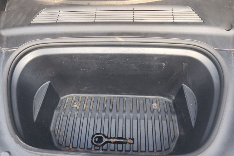 特斯拉 Model Y 2022款 长续航全轮驱动版局部细节24