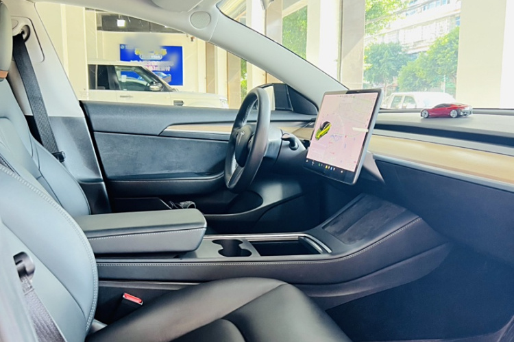 特斯拉 Model 3 2021款 标准续航后驱升级版 3D6中控内饰7006
