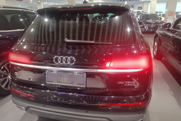 奥迪Q7 2021款 55 TFSI quattro S line运动型车身外观6004