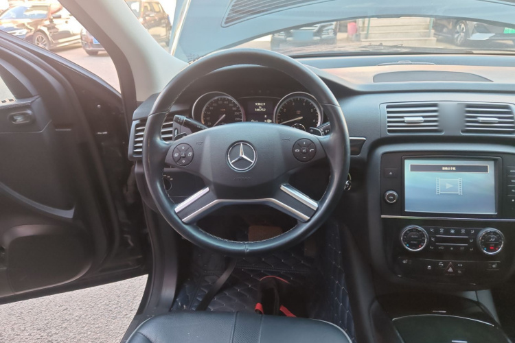 奔驰R级 2017款 R 320 4MATIC 商务型臻藏版中控内饰13