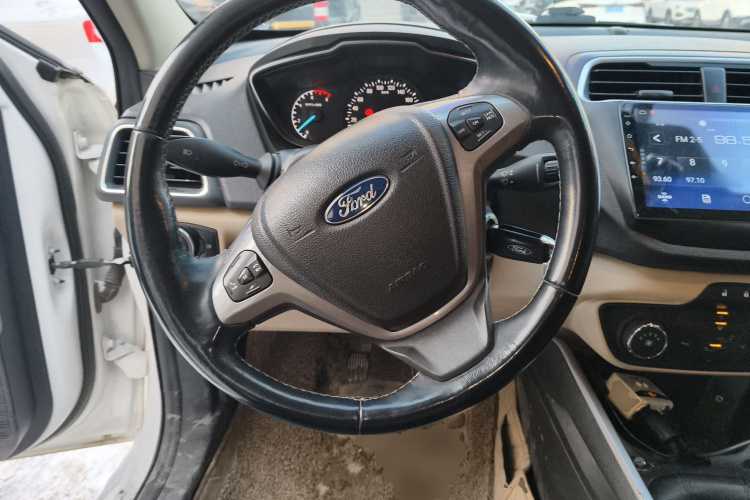 福特 福睿斯 2015款 1.5L 手动舒适型中控内饰13