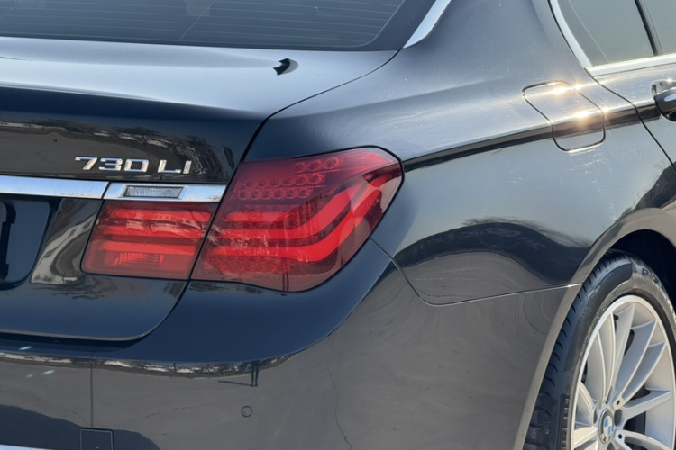 宝马7系 2014款 730Li 臻享型车身外观6010