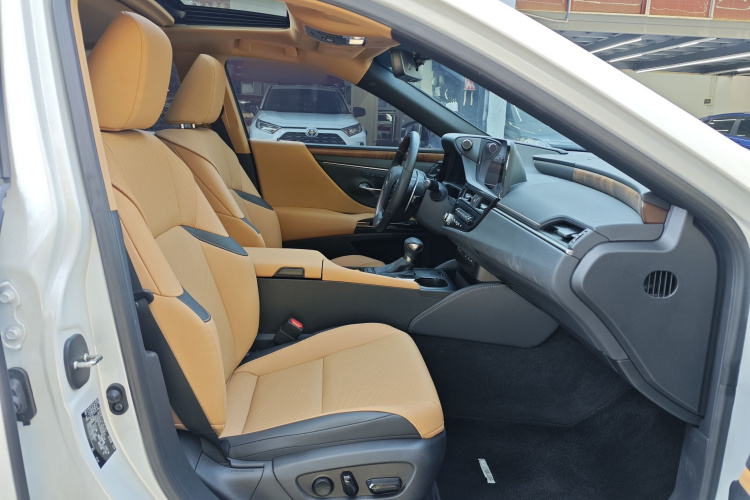 雷克萨斯ES 2023款 200 豪华版中控内饰7003