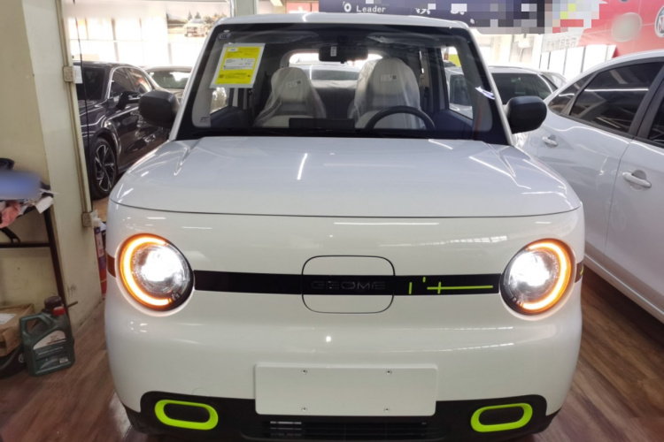 吉利银河 熊猫 2025款 210km 元气熊车身外观2