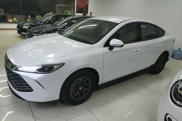 比亚迪 秦PLUS 2025款 DM-i 智驾版 55KM领先型车身外观4