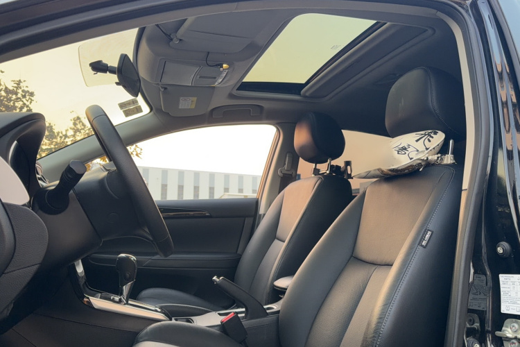 日产 轩逸 2019款 1.6XV CVT智联尊享版 国VI中控内饰7009