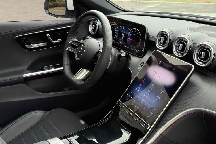 奔驰C级 2023款 改款 C 260 L 运动版中控内饰7010