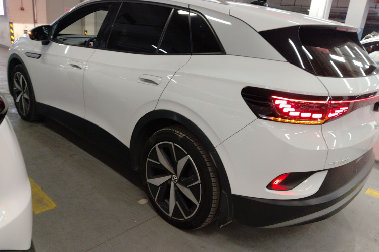 大众 ID.4 CROZZ 2021款 长续航PURE+两驱版车身外观4