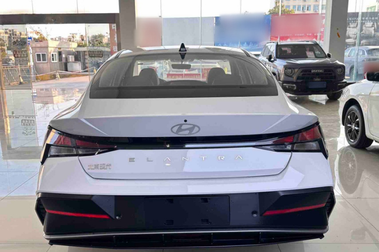 现代 伊兰特 2023款 1.5L CVT GLX精英版车身外观6003