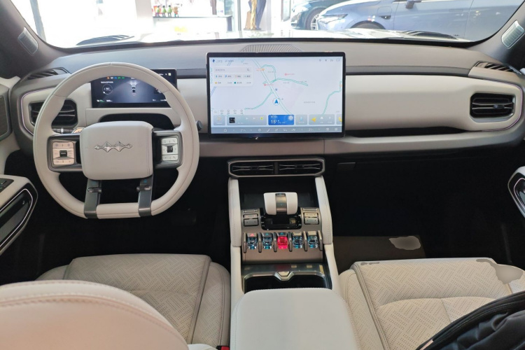 方程豹 钛3 2025款 501KM 四驱智驾Ultra版中控内饰12