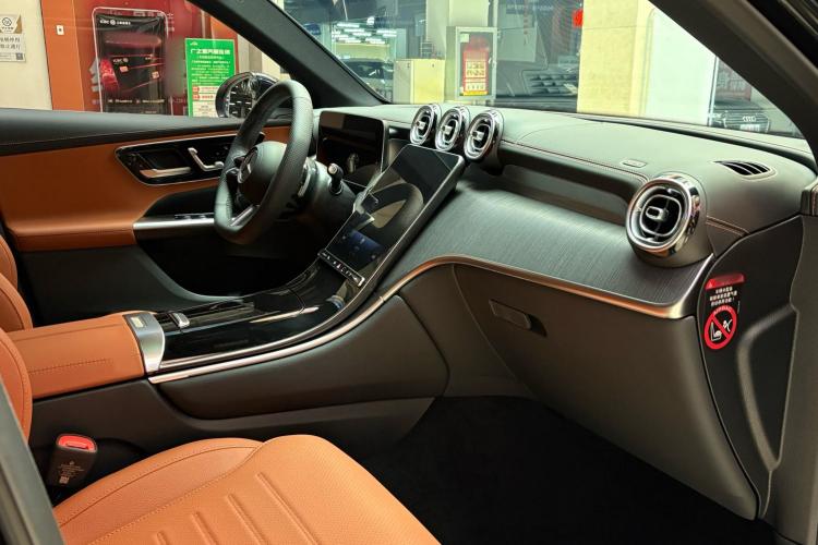 奔驰GLC 2024款  改款 GLC 260 L 4MATIC 豪华型 5座中控内饰41