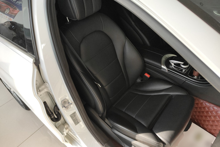 奔驰C级 2018款 C 200 L 运动版局部细节41