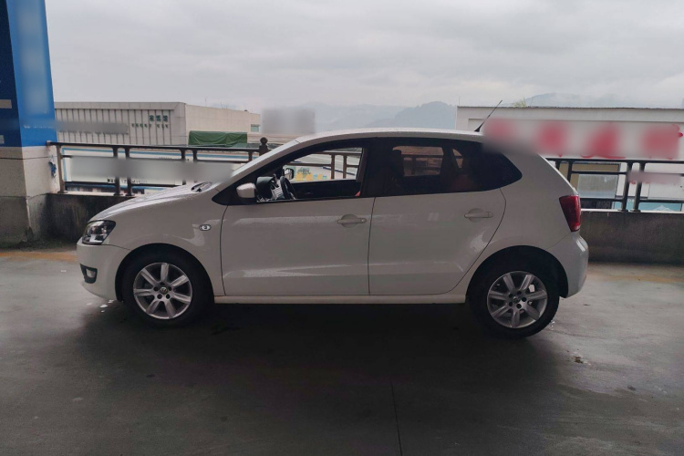 大众 Polo 2013款 1.4L 自动舒适版车身外观4