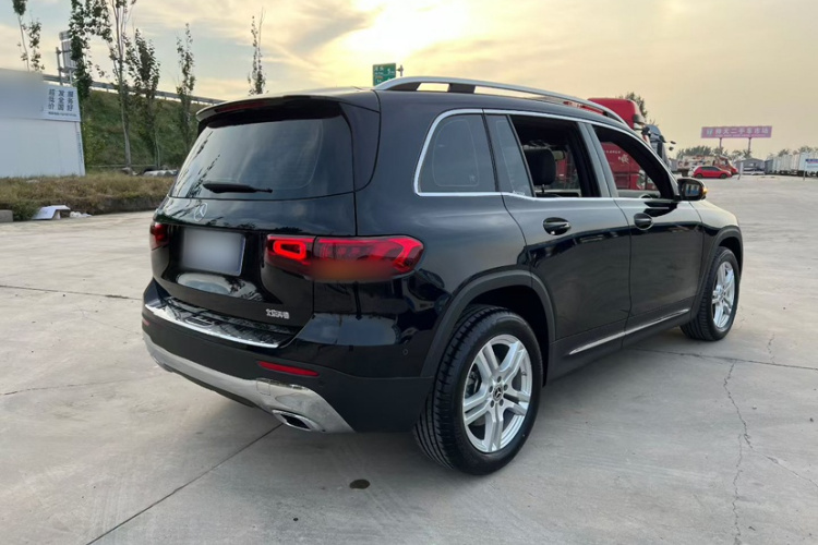 奔驰GLB 2023款 改款 GLB 200 时尚型车身外观6004