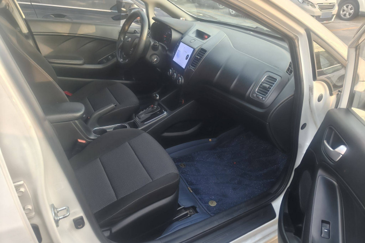 起亚K3 2017款  1.6L 自动15周年特别版GLS中控内饰7003