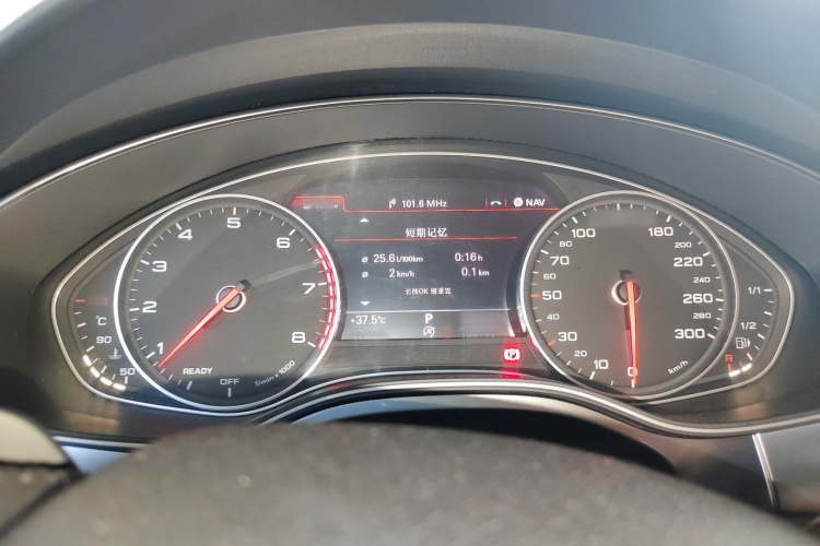 奥迪A6L 2016款 30 FSI 舒适型中控内饰14