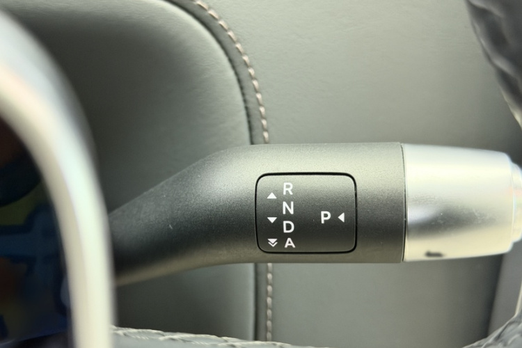 理想汽车 理想L8 2023款 Air中控内饰7011