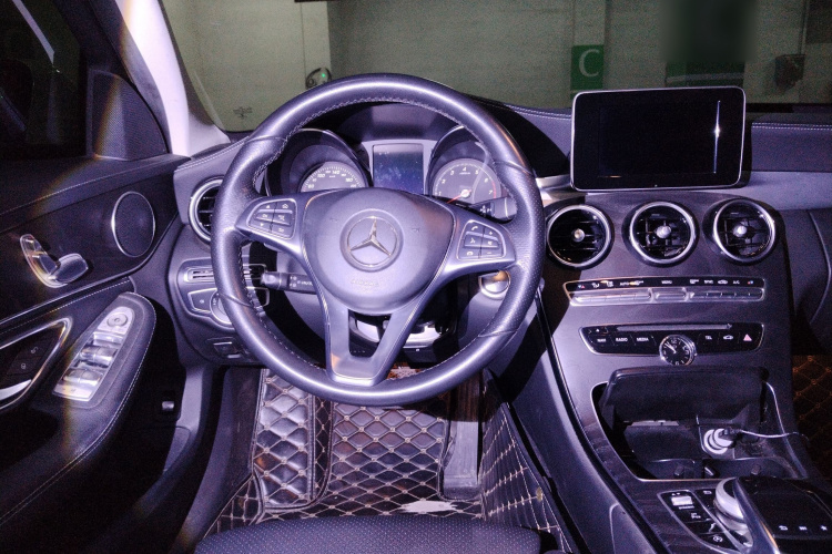 奔驰C级 2018款 C 180 L 时尚型运动版中控内饰13