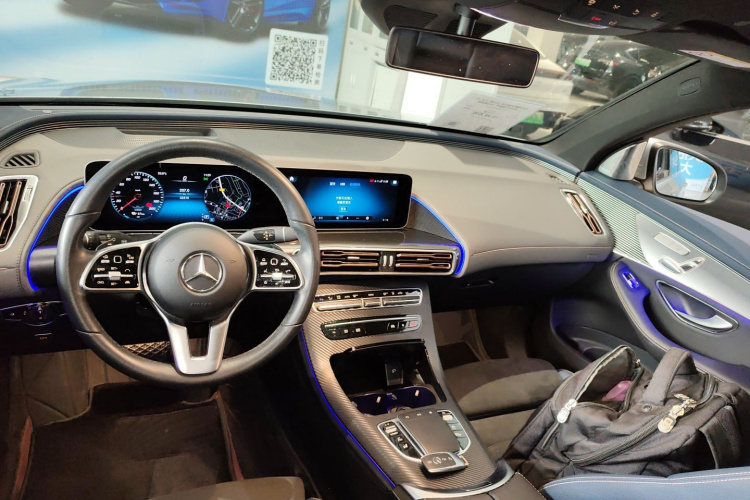 奔驰EQC 2020款 EQC 400 4MATIC 创世代 1886限量版中控内饰7002