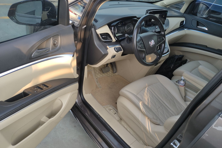 别克GL8 2023款 改款 陆上公务舱 豪华型中控内饰20