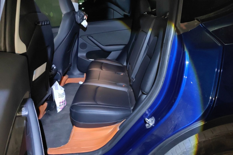 特斯拉 Model Y 2023款 长续航全轮驱动版中控内饰7004