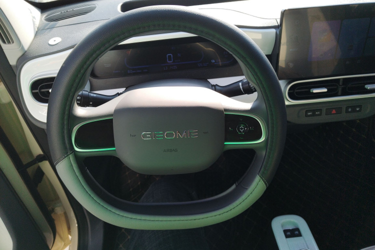 吉利银河 熊猫 2025款 210km 元气熊中控内饰13