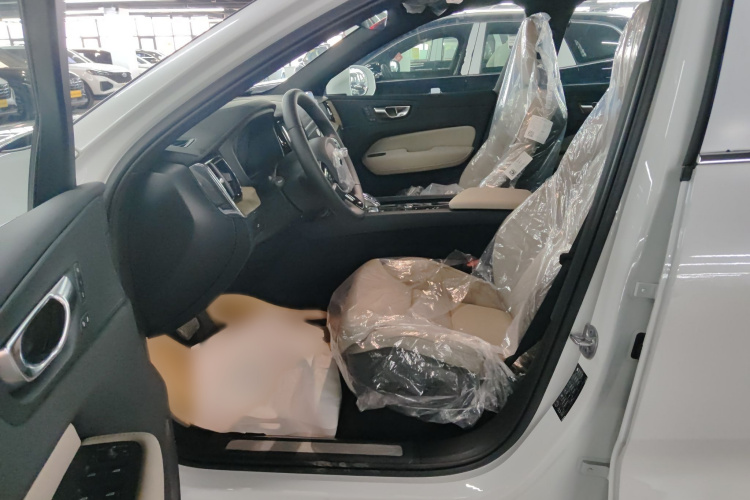 沃尔沃XC60 2025款 B5 四驱智远豪华版中控内饰7002