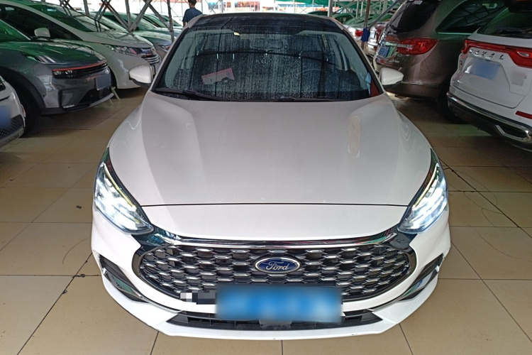 福特 福克斯 2021款 三厢 EcoBoost 180 自动锋潮型车身外观2