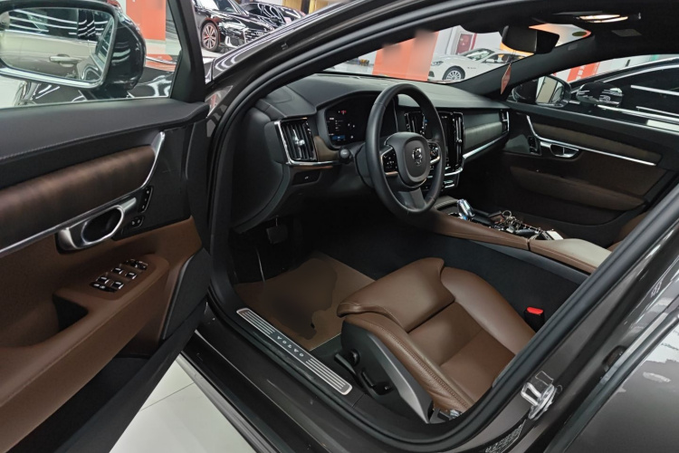 沃尔沃S90 2025款 B5 智远豪华版中控内饰20