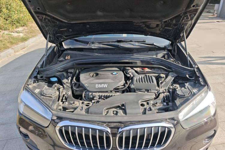 宝马X1 2019款 sDrive18Li 时尚型机舱底盘24