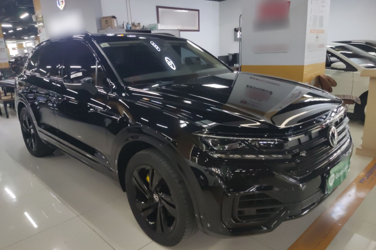 大众 途锐 2022款 3.0TSI 锐享版 曜黑运动套装车身外观3