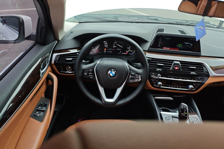 宝马5系 2018款 528Li 上市特别版中控内饰13