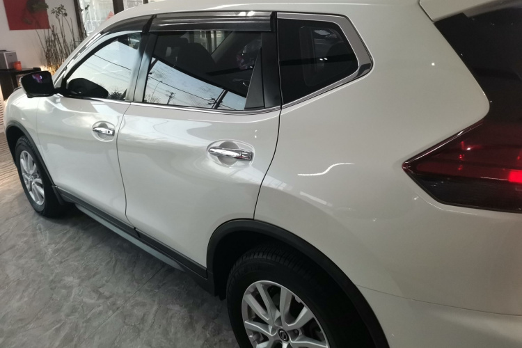 日产 奇骏 2021款 2.0L CVT 2WD XL ITS智联舒适版车身外观4