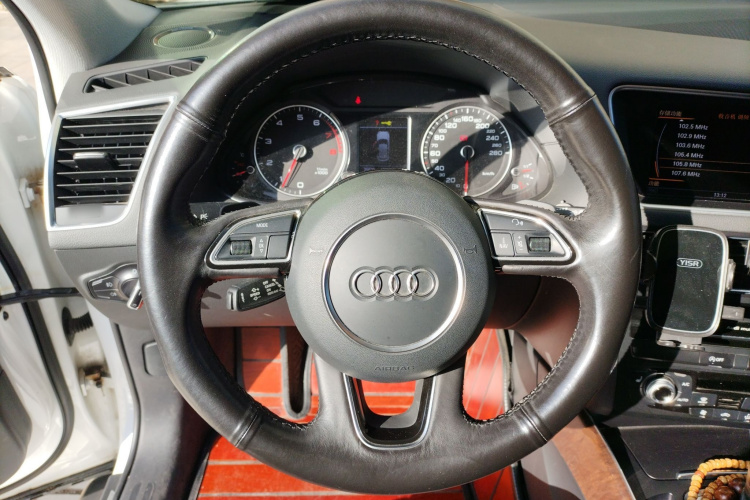 奥迪Q5 2017款 40 TFSI 舒适型中控内饰13