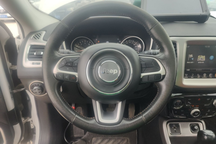 Jeep 指南者 2017款 200T 自动家享版局部细节13