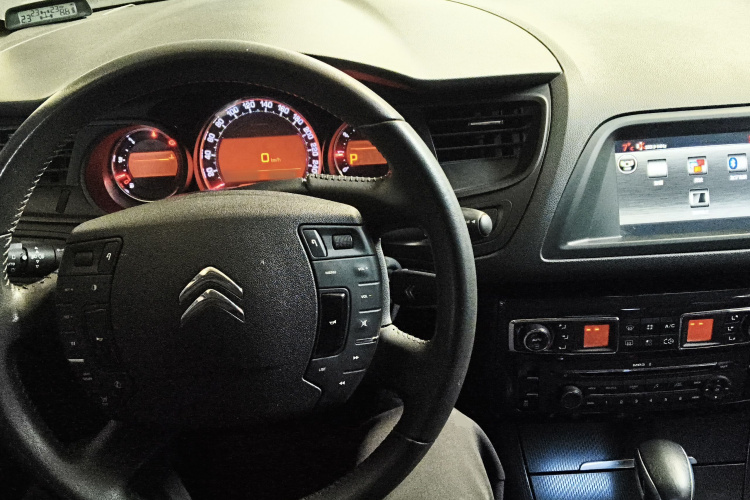 雪铁龙C5 2014款 1.6T 自动尊贵型中控内饰12