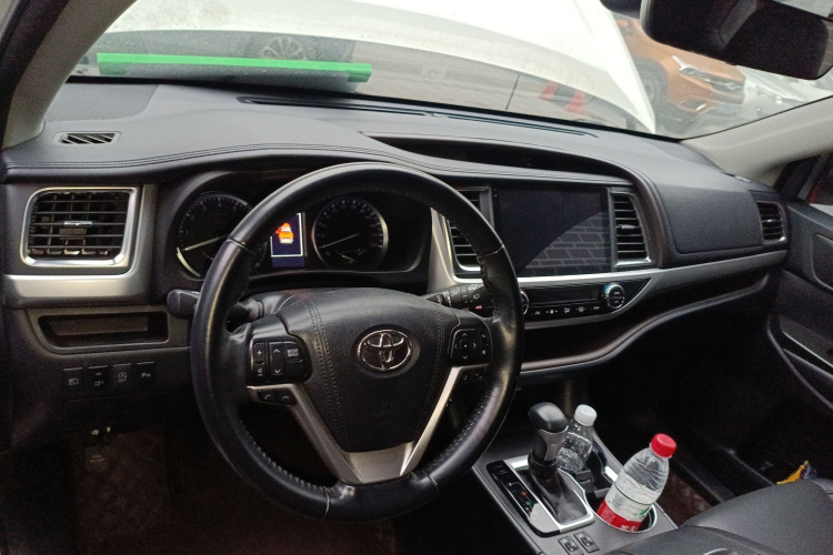 丰田 汉兰达 2018款 2.0T 四驱豪华版 7座 国V中控内饰7002