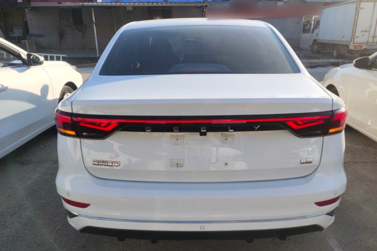 吉利汽车 帝豪 2022款 第4代 1.5L CVT尊贵型车身外观6