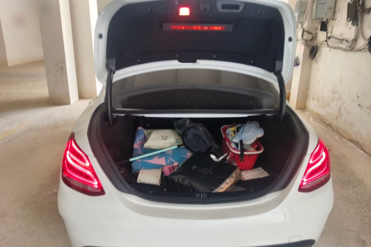 奔驰C级 2016款 C 200 运动版中控内饰23