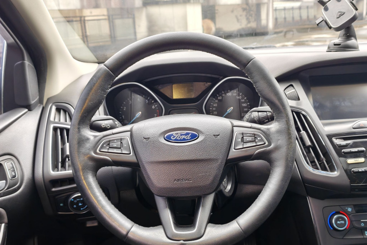 福特 福克斯 2015款 两厢 1.6L 自动风尚型局部细节13