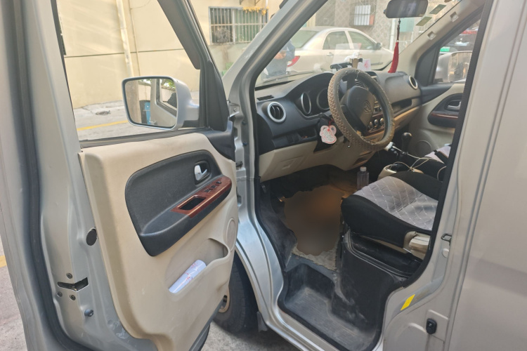 长安凯程 长安睿行M80 2014款 1.5L基本型（四座）4G15S中控内饰20