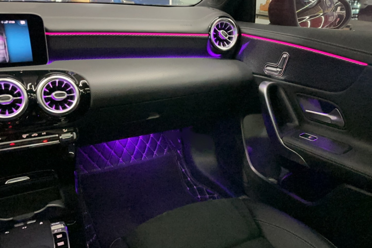 奔驰A级 2020款 A 200 L 运动轿车局部细节9011