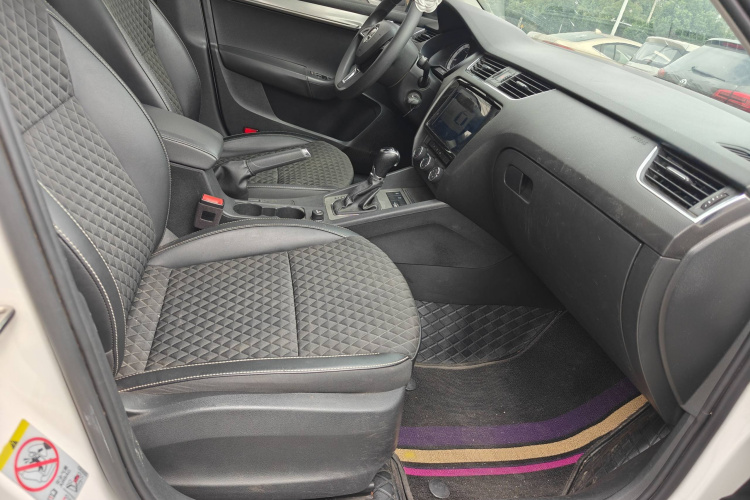 斯柯达 明锐 2019款 1.5L 自动智行豪华版 国V中控内饰7007