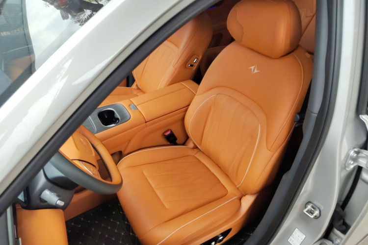 东风奕派 eπ008 2025款 210Ultra增程版 5座中控内饰19